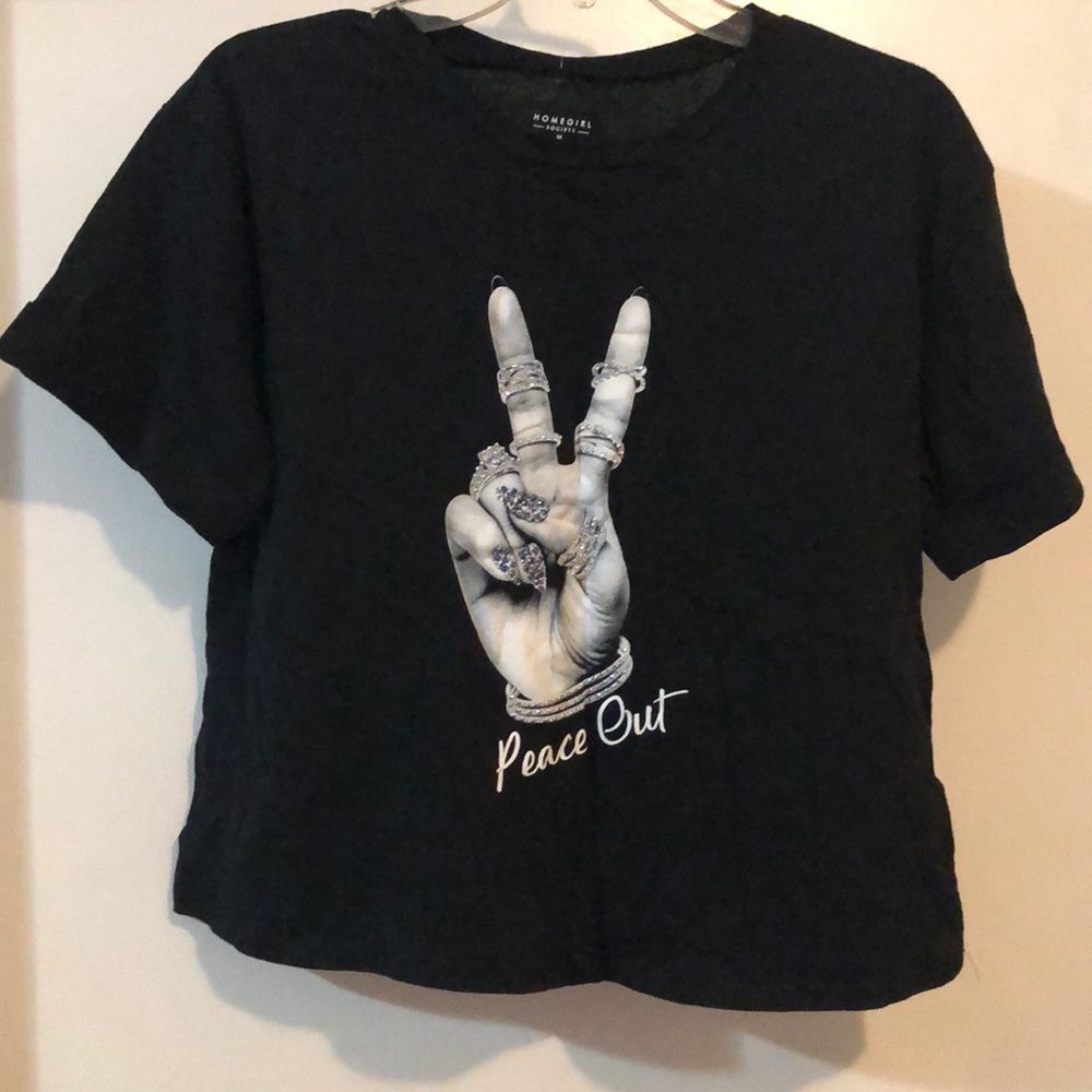 Black short sleeve shirt.